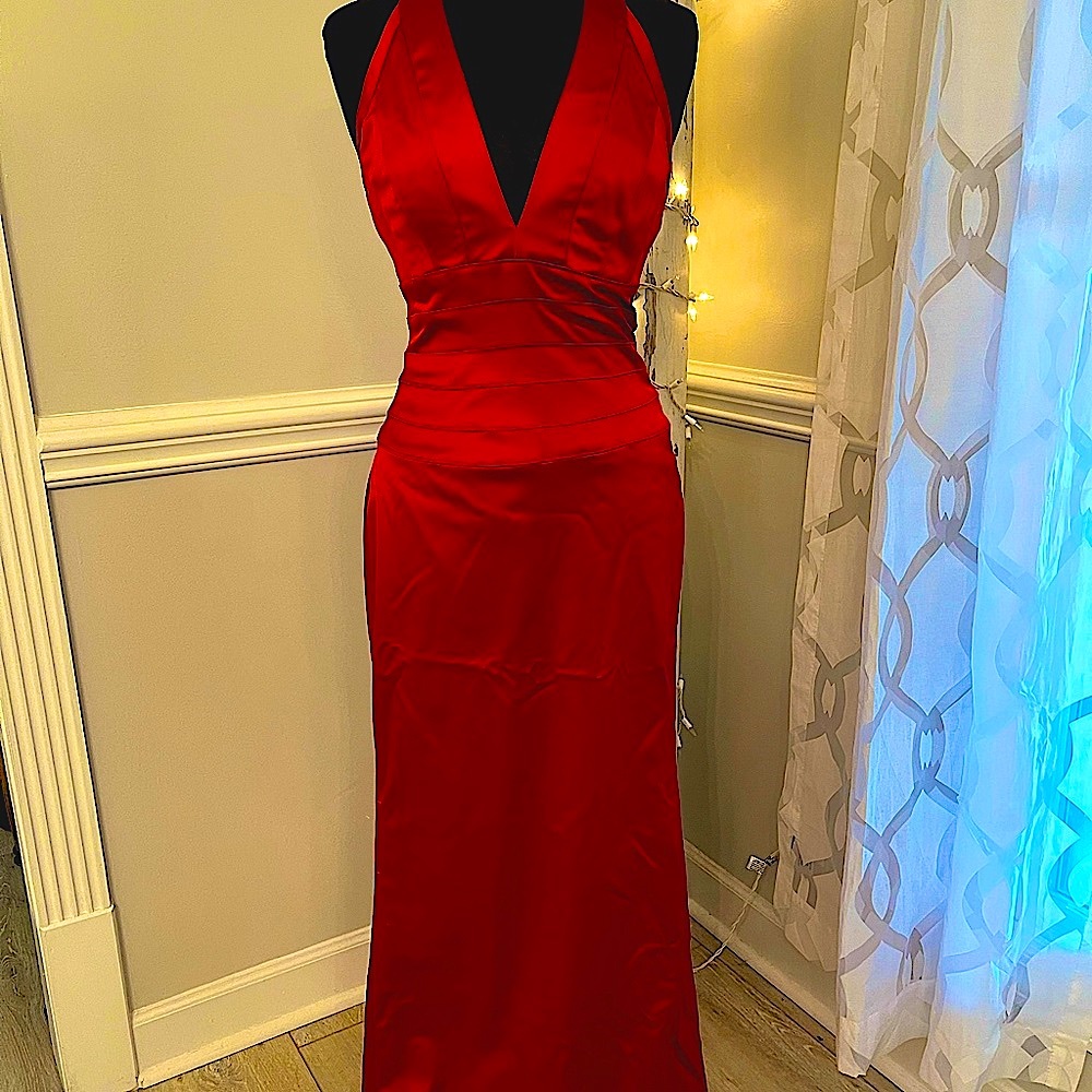Red Carpet Smoke ❤️‍🔥Show Size 8 Satin Evening Gown